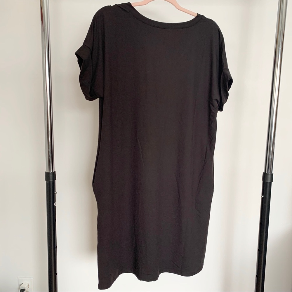V-Neck Black Dress T-Shirt Dress With Pockets - Picture 7 of 8